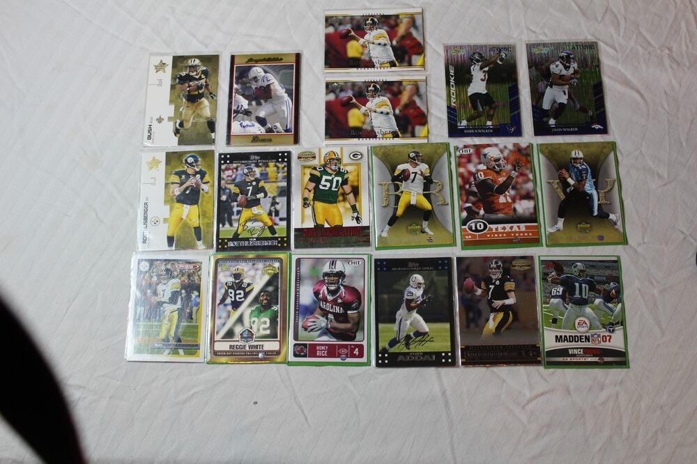 NFL Football Card Lot 17 Cards Ben Roethlisberger Vince Young Reggie Bush RC